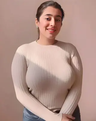Apoorva Bhalla photo 17 — Asian, Adult Model, Glamour Model, Influencer, Plus Size Model