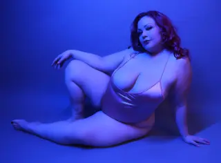 April Flores photo 15 — Chubby, Brown