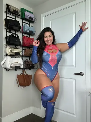 Arazay Diaz photo 3 — Chubby, Brown