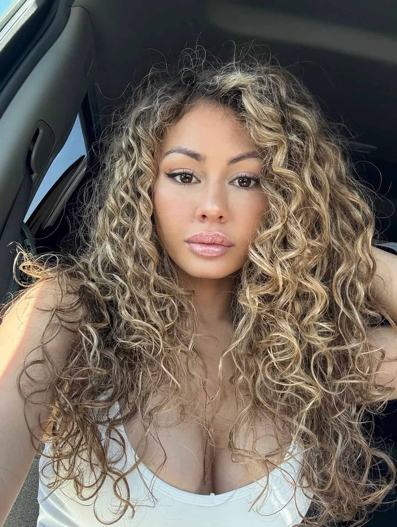 Ariana Lively photo 5 — Latin, Adult Model, Model, Stripper