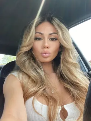 Ariana Lively photo 7 — American, Brown