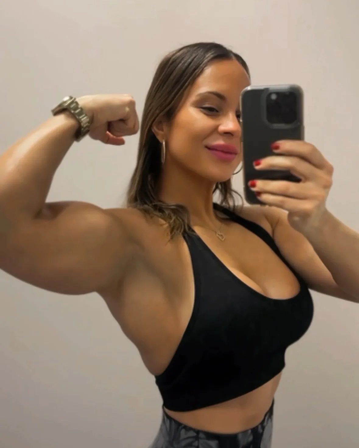 Arielle Baker photo 8 — Athletic, Mixed-race (primarily Latin)