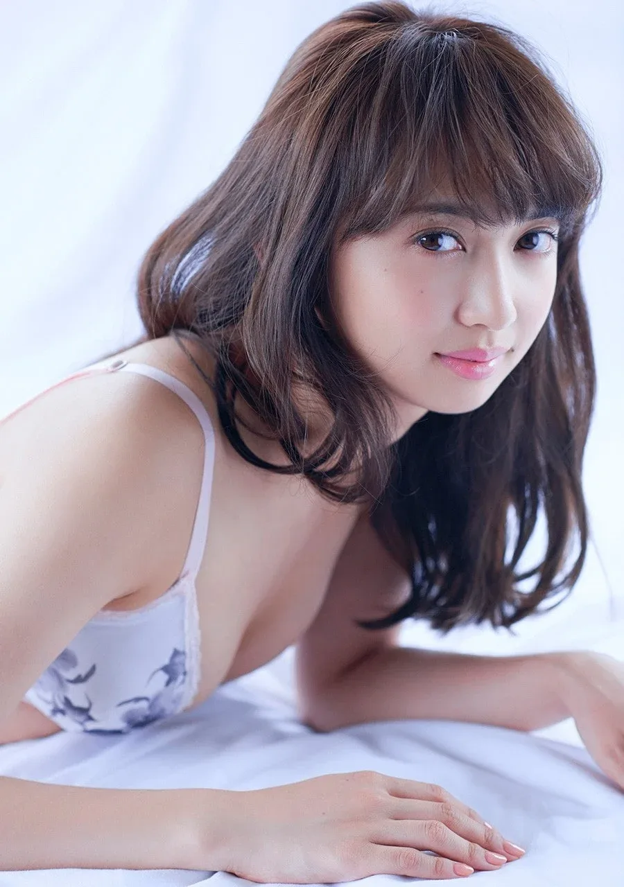 Arisa Komiya photo 13 — Japanese, Slim