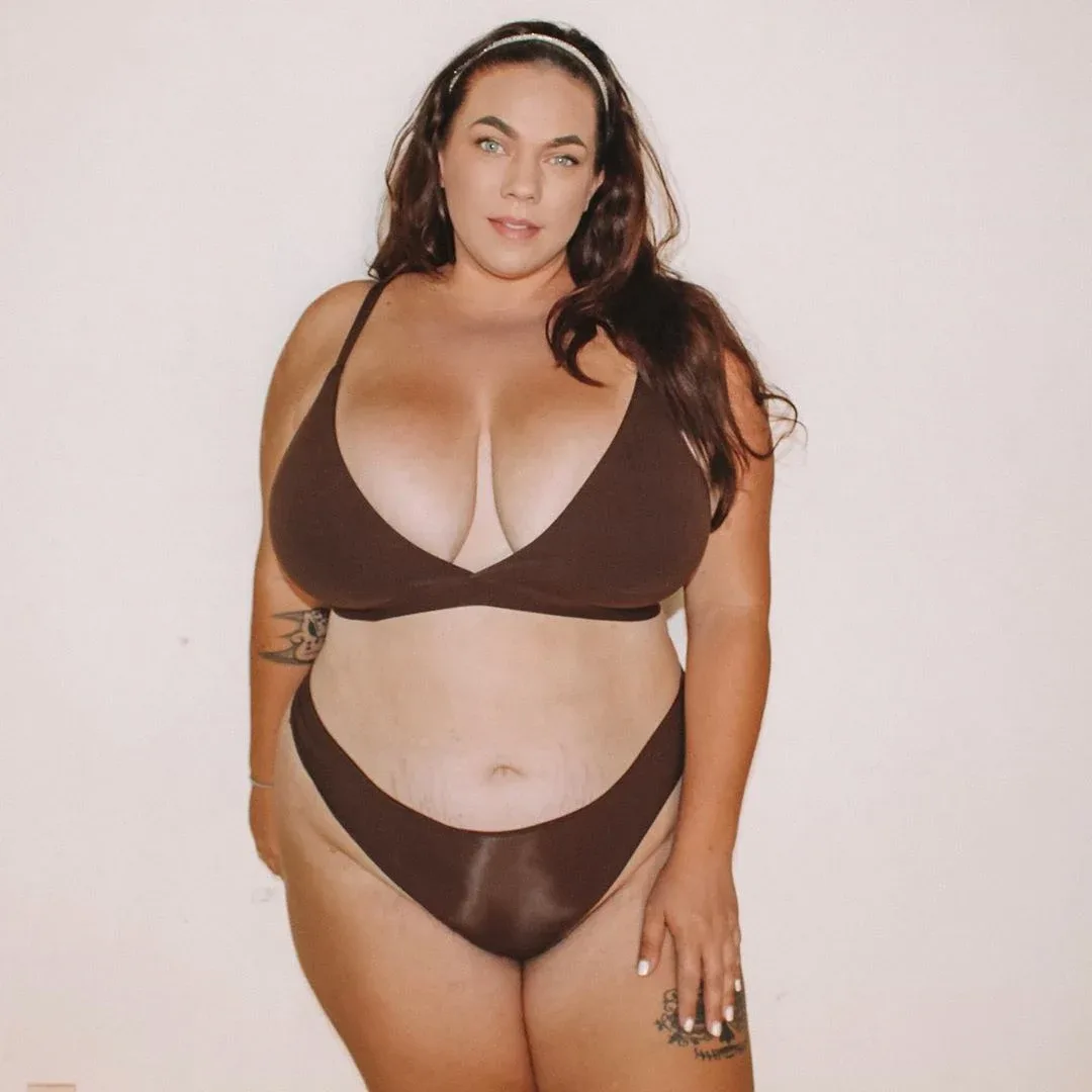 Ashleigh Dunn photo 10 — Blue, Caucasian