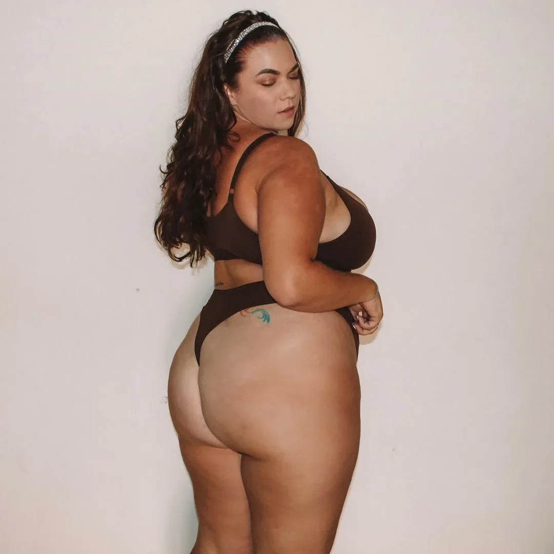 Ashleigh Dunn photo 17 — Caucasian, Plus Size Model