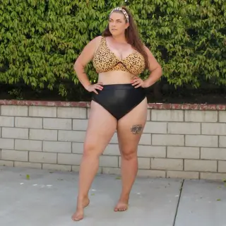 Ashleigh Dunn photo 2 — Brown, BBW
