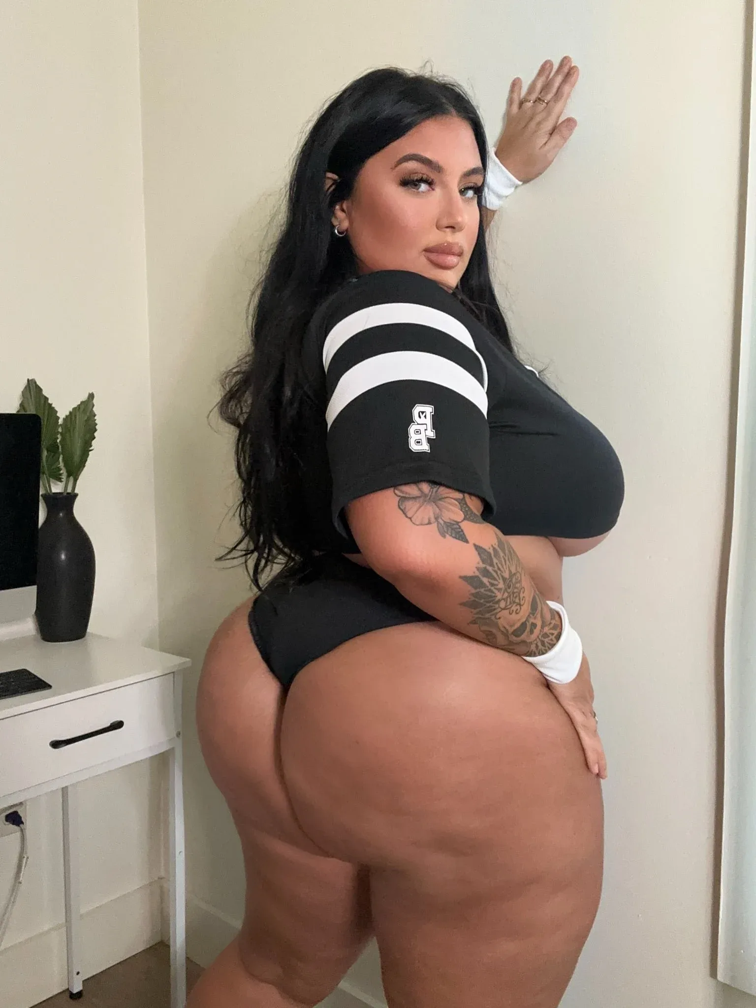 Ashley Bova photo 3 — BBW, Green
