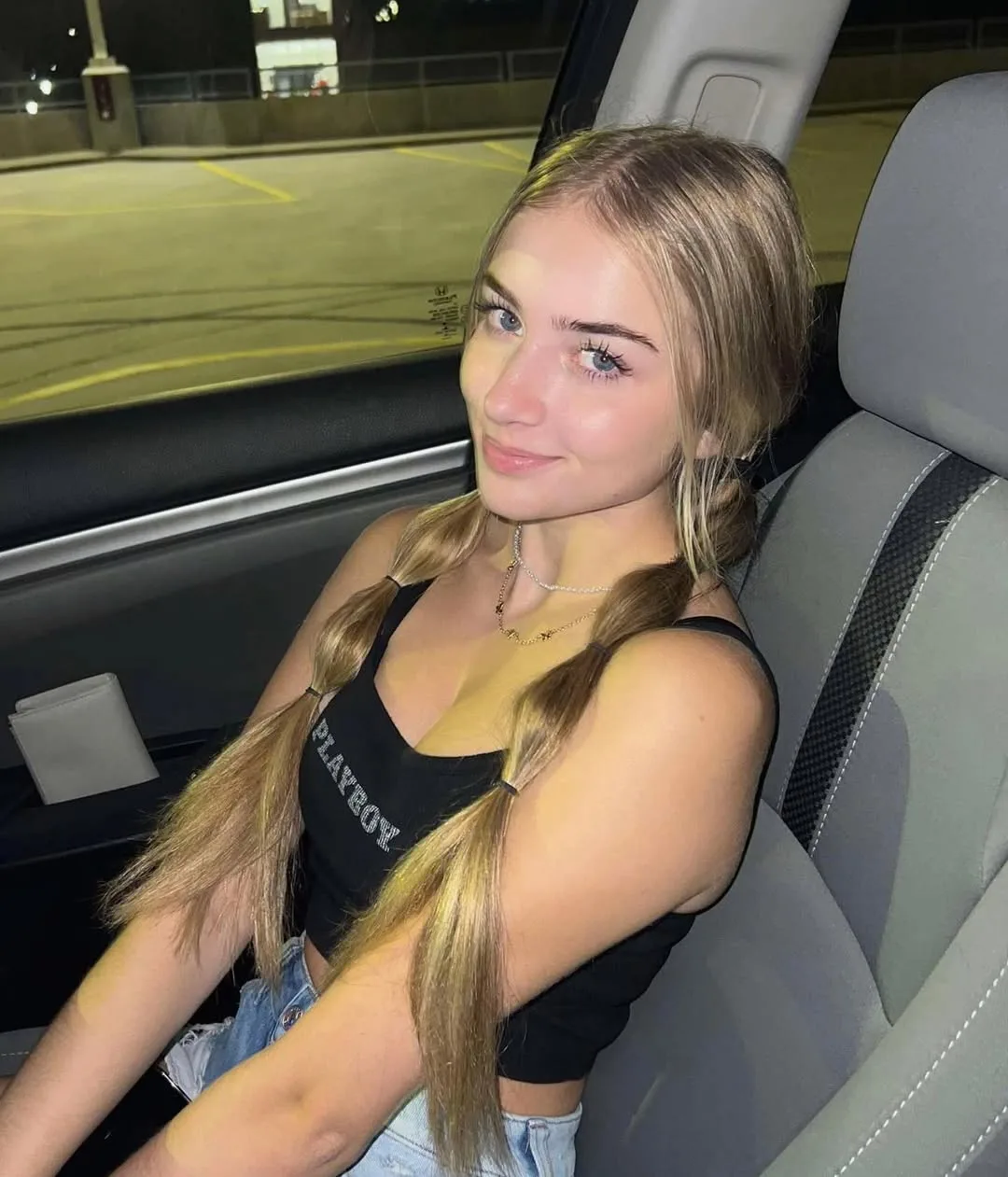 ASMR Berlin photo 11 — Blonde, ASMR Star, Gamer, TikTok Star, YouTuber