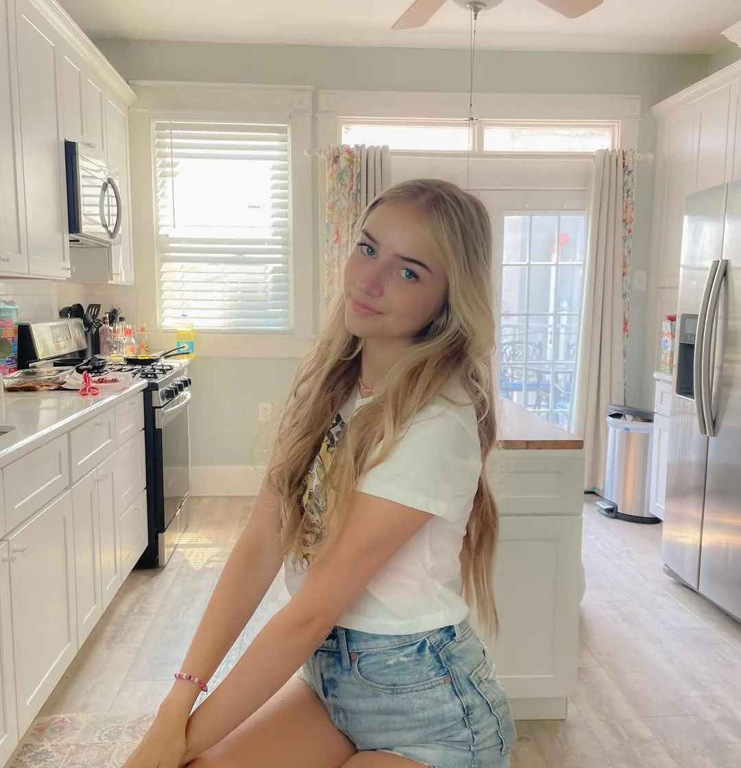ASMR Berlin photo 9 — Blonde, ASMR Star, Gamer, TikTok Star, YouTuber