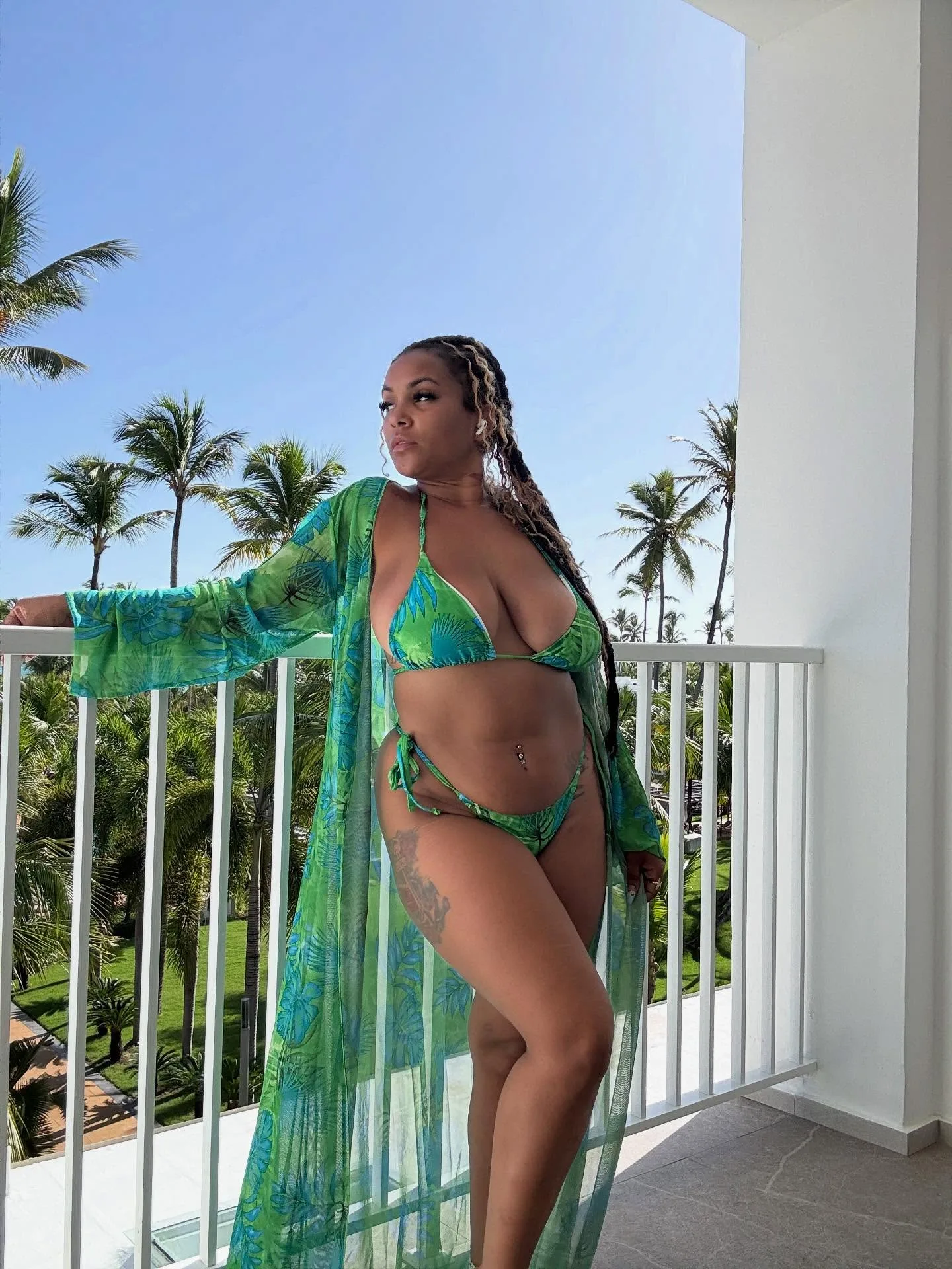 Aspen Mitchell photo 10 — Chubby, Brown
