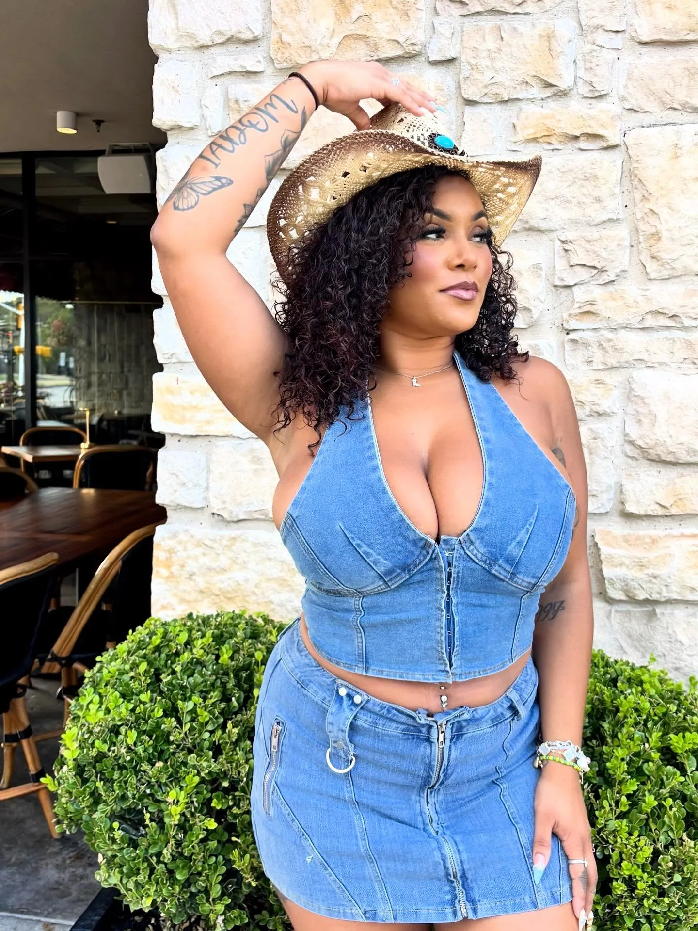 Aspen Mitchell photo 13 — Brown, Chubby