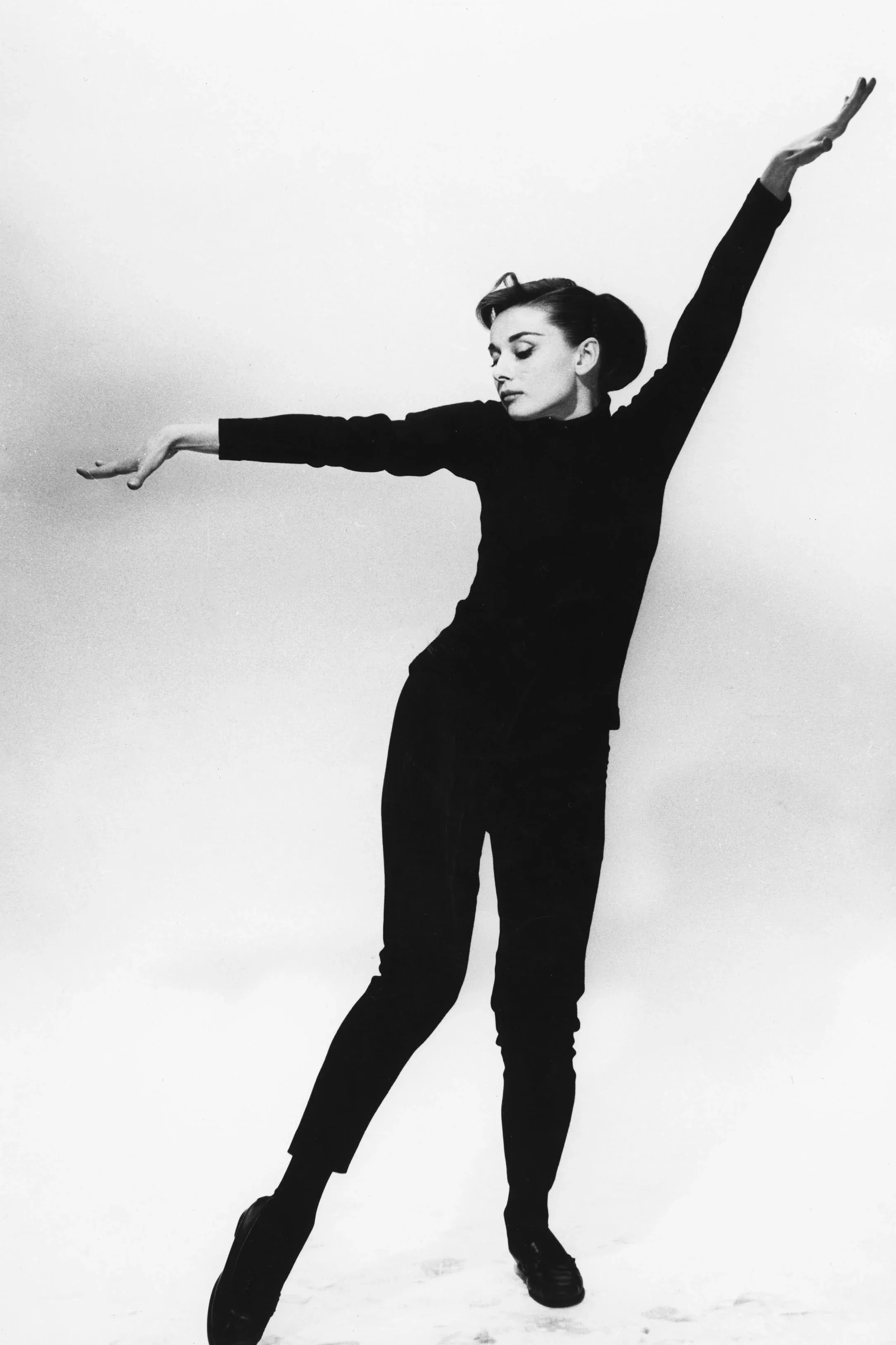 Audrey Hepburn photo 19 — British, Brown