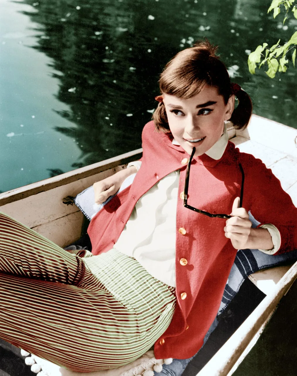 Audrey Hepburn photo 5 — Caucasian, Actress (former)