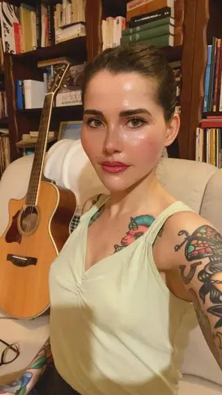 Aurore Pariente photo 6 — Actress, Adult Model, Artist, Influencer, YouTuber, French