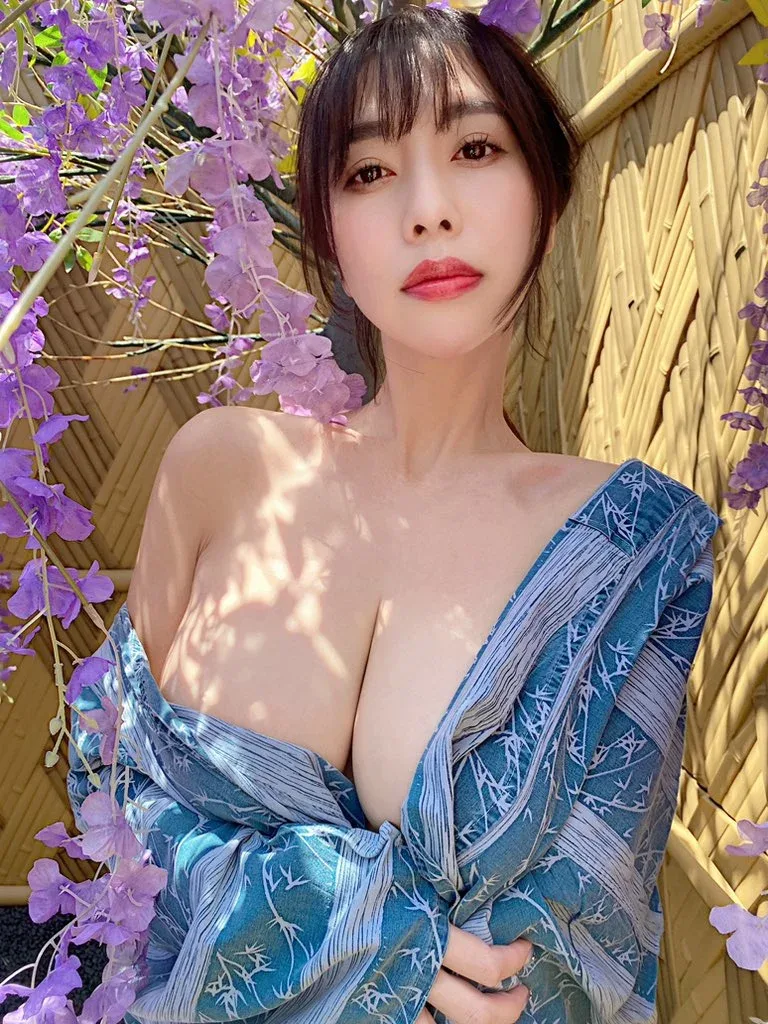 Aya Ueha photo 5 — Asian, AV Idol (former)