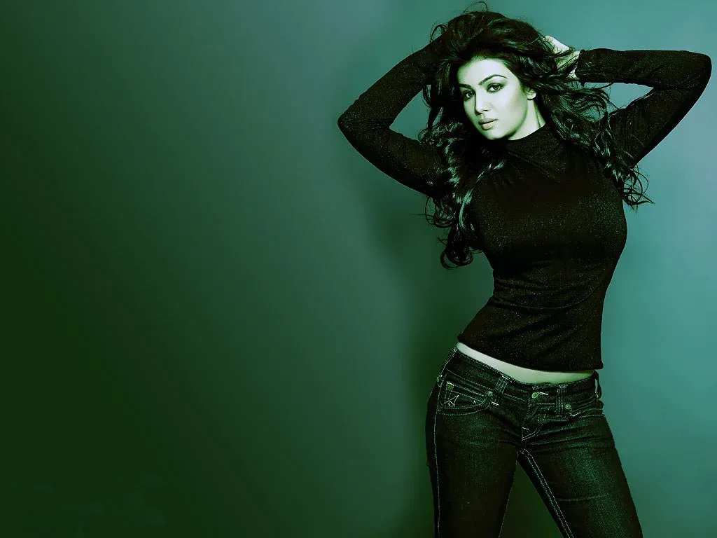 Ayesha Takia photo 4 — Brown, Asian