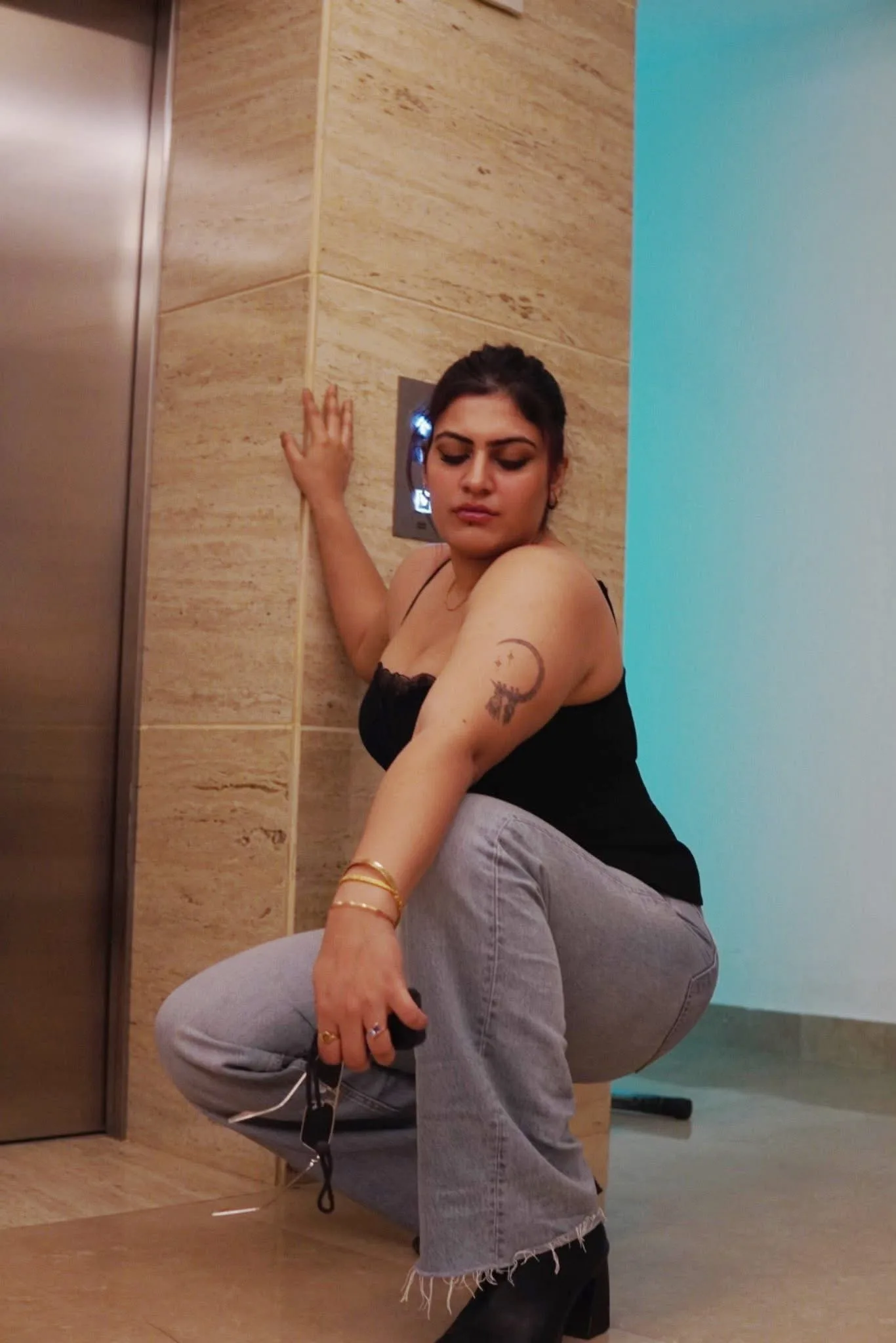 Ayushi Sharma photo 15 — Muscular, Brown