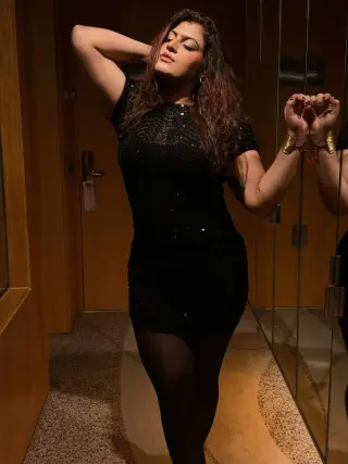 Ayushi Sharma photo 3 — Muscular, Brown