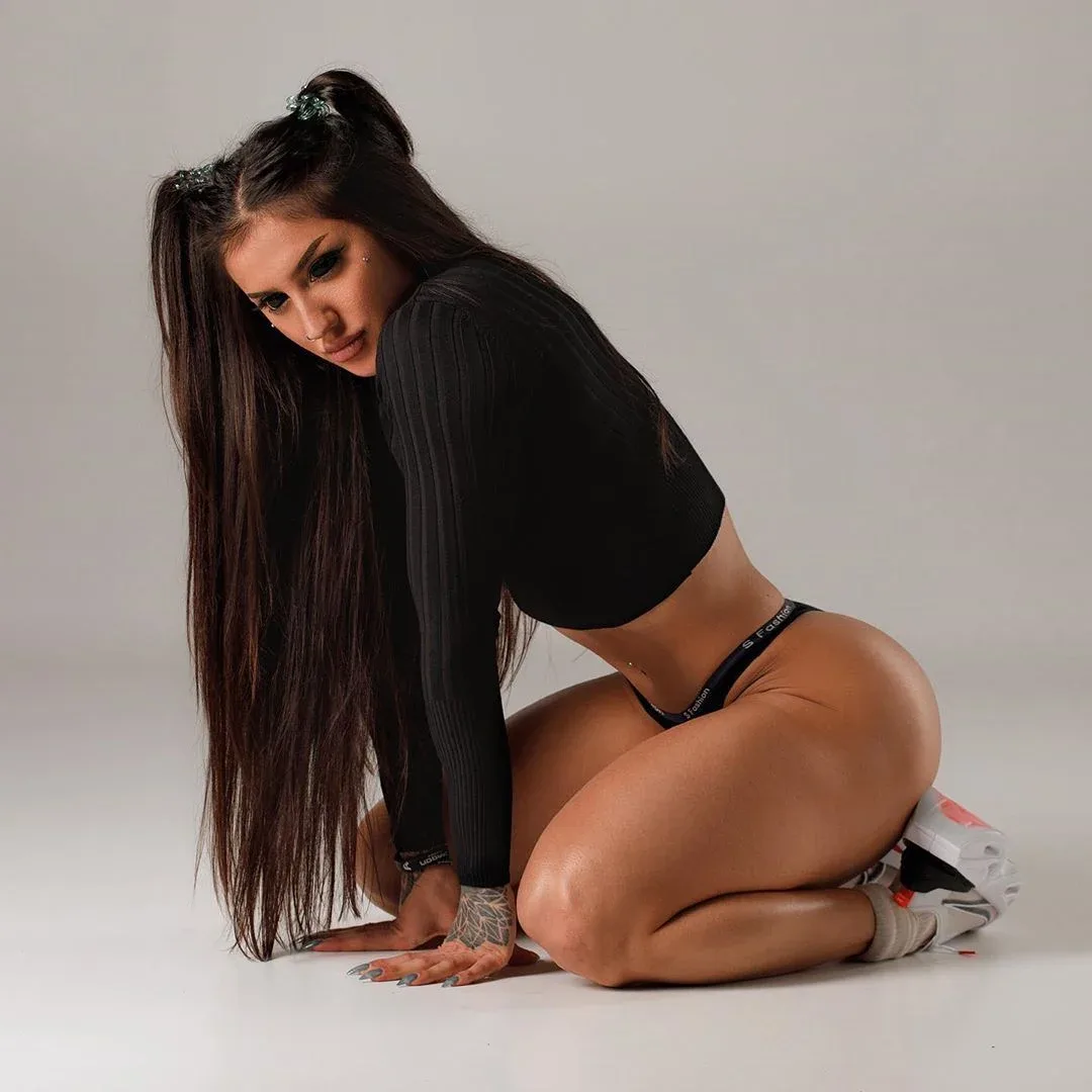 Bakhar Nabieva photo 1 — Azerbaijani, Brown