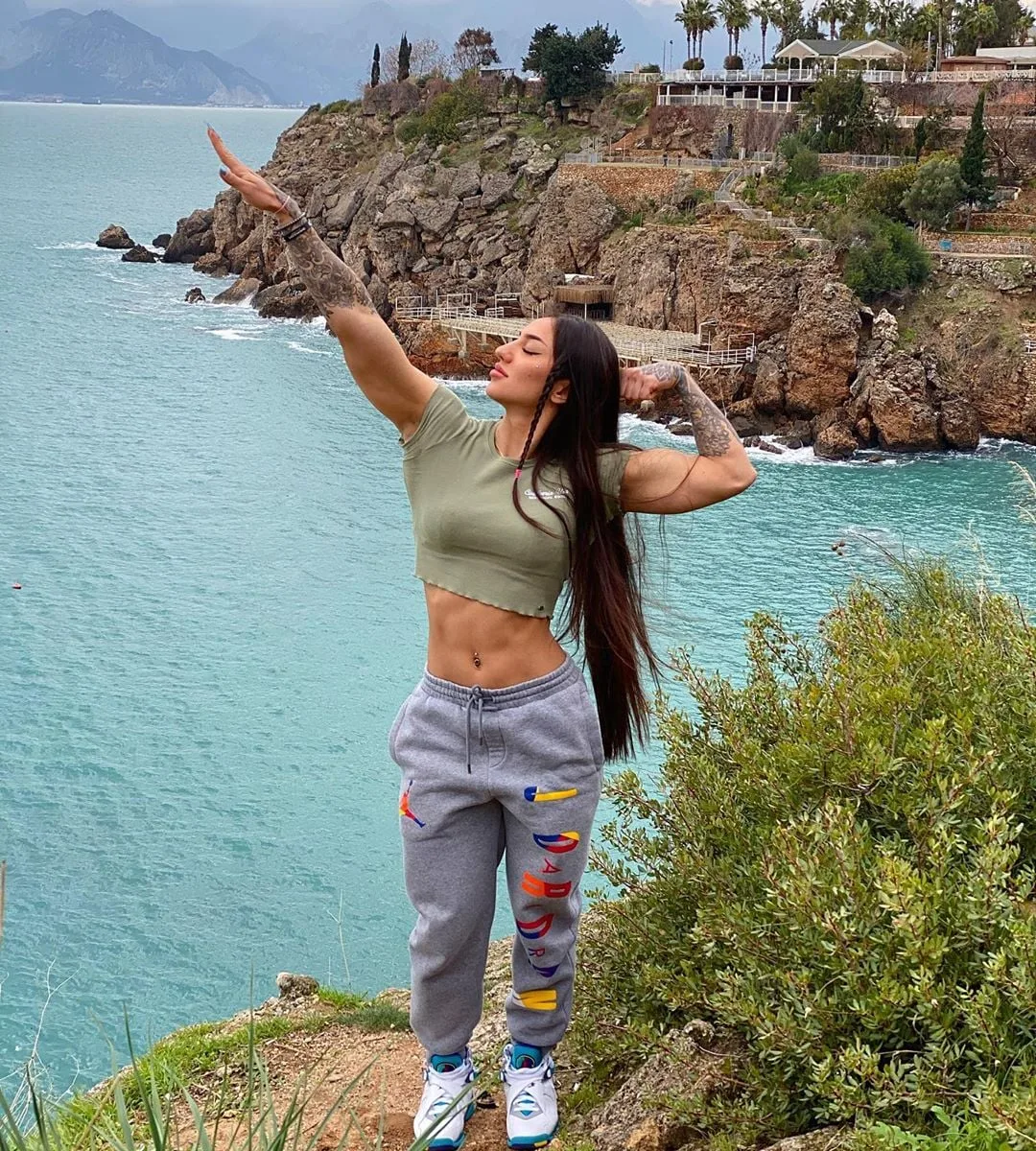 Bakhar Nabieva photo 4 — Brown, Middle Eastern