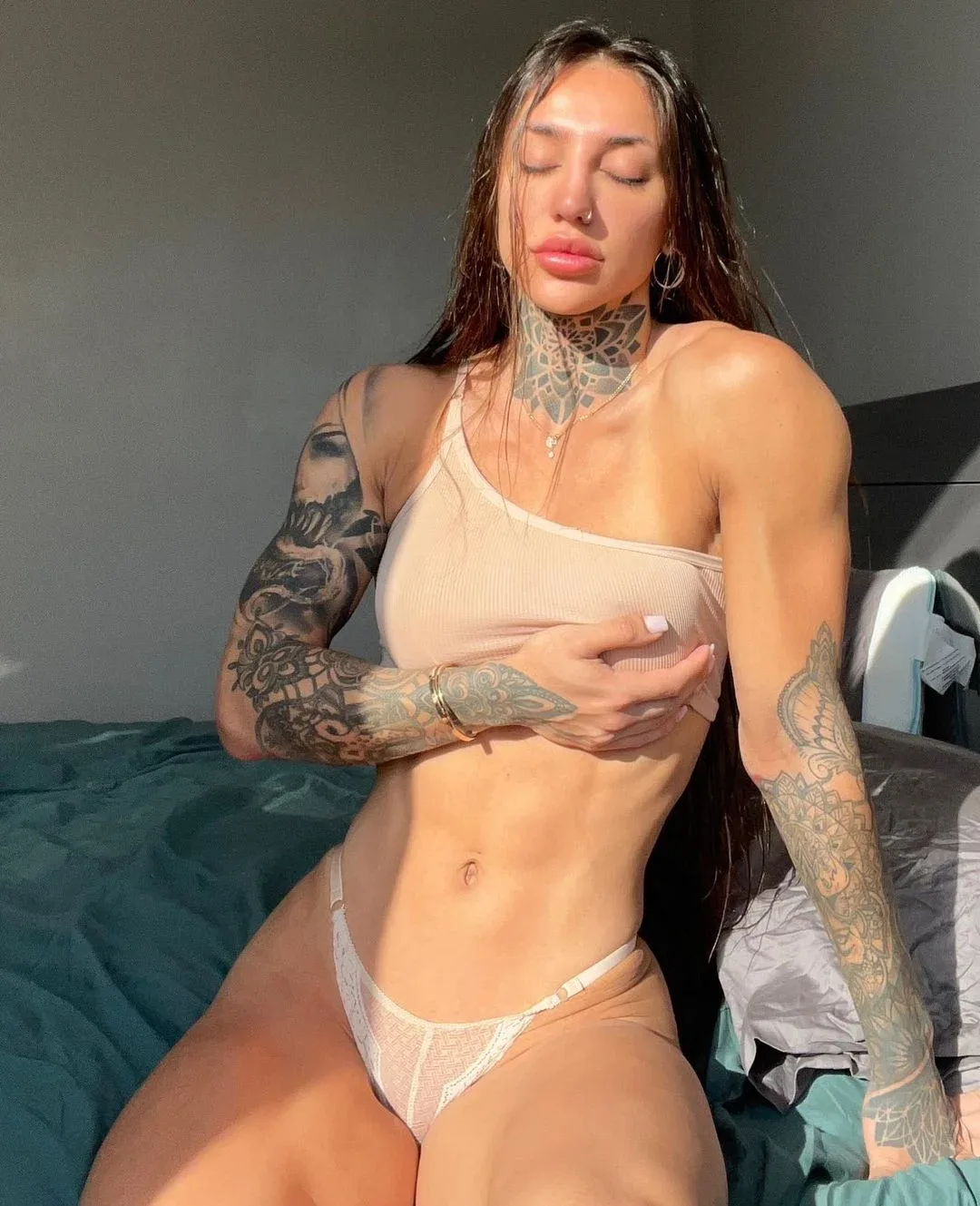Bakhar Nabieva photo 9 — Muscular, Brown