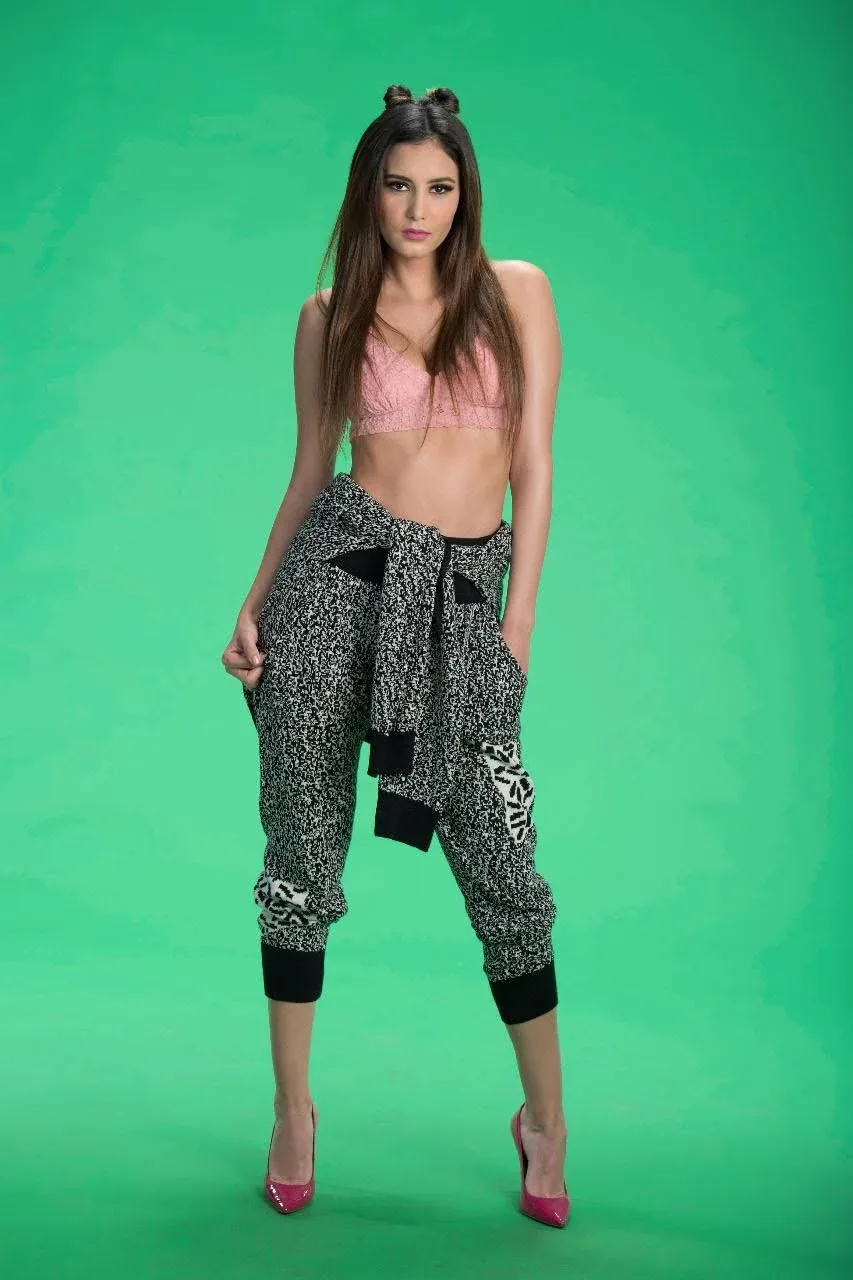 Barbara Islas photo 2 — Brown, Slim