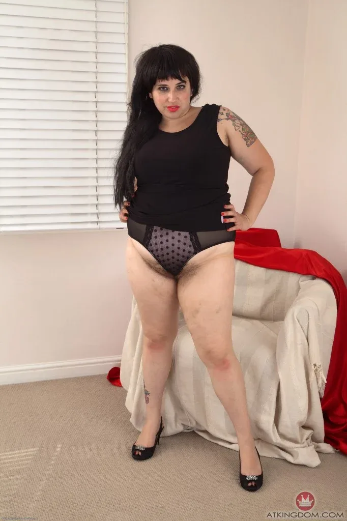 Barbara Lochrian — Plus Size Model, English