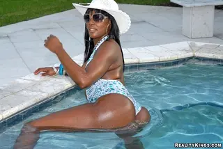 Barbie Banxxx photo 15 — Slim, Brown