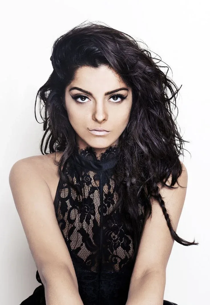 Bebe Rexha photo 14 — Blonde, Chubby