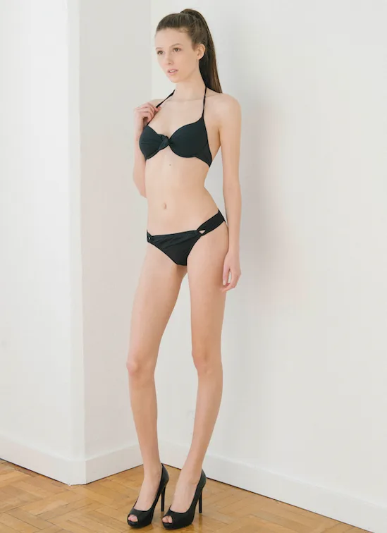 Becca Quinn photo 2 — Brown, Slim