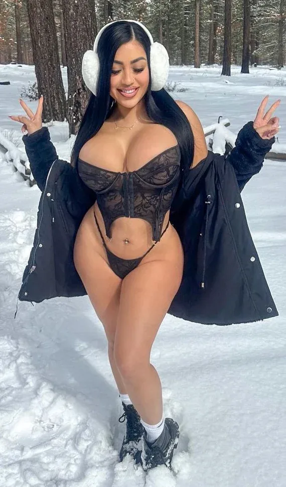 Bee Ortega photo 12 — Adult Model, Glamour Model, American