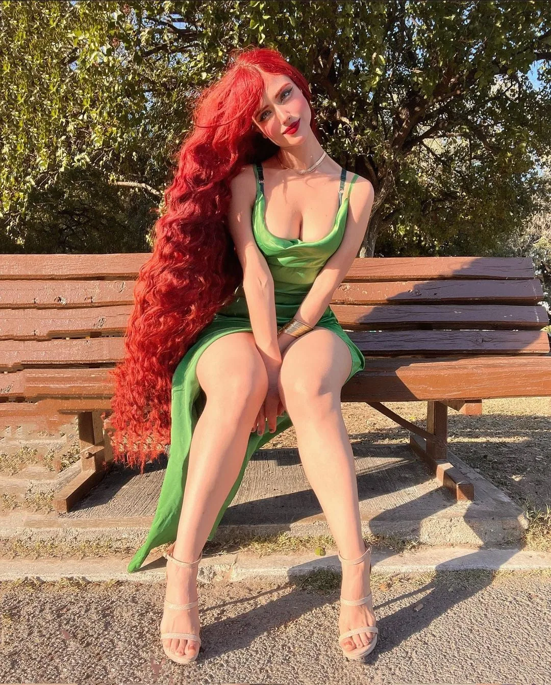 Bella Duenas photo 4 — Green, Latin