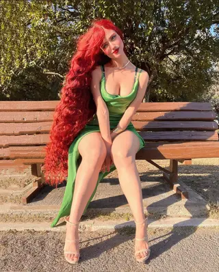 Bella Duenas photo 4 — Green, Latin