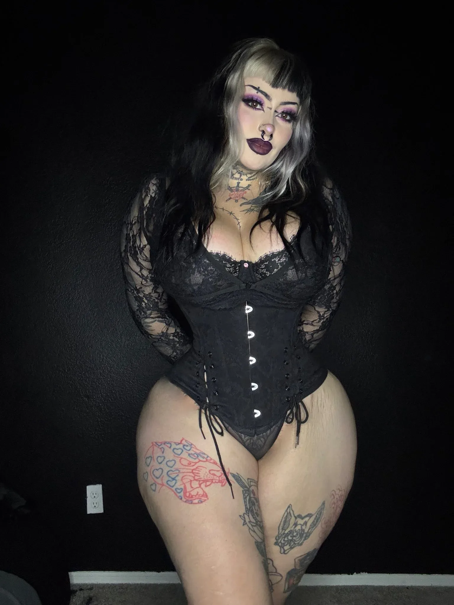 GothBabeBella photo 12 — Black, Average