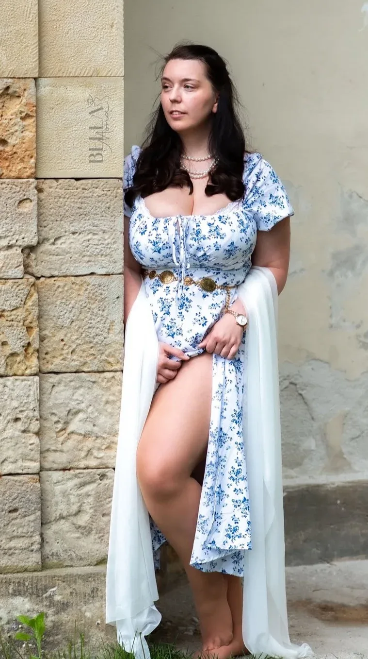 Bella Mona — Glamour Model, Influencer, German