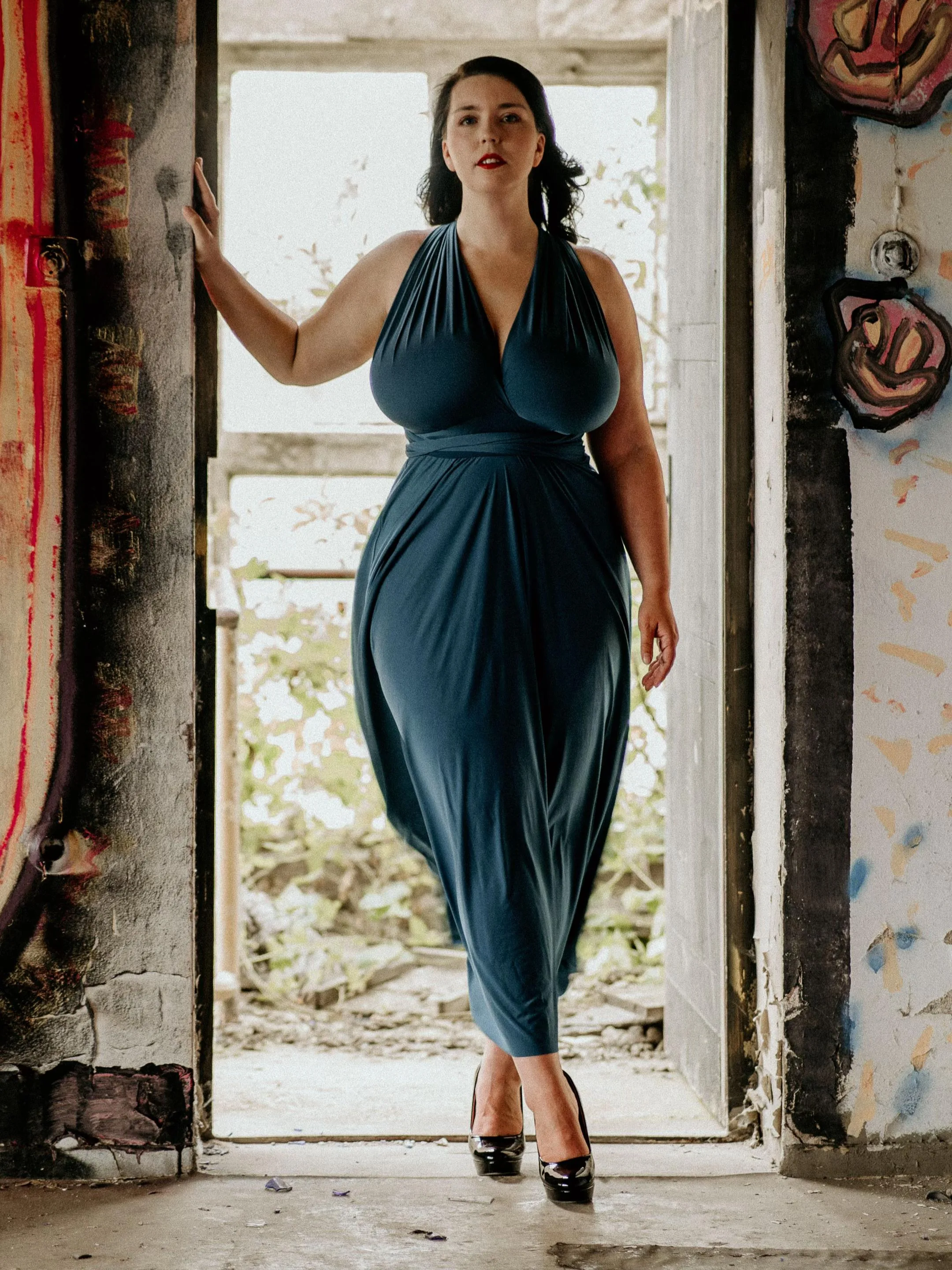 Bella Mona photo 2 — Brown, Chubby