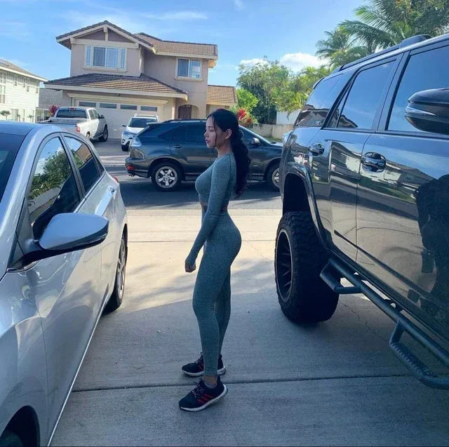 Bella Poarch photo 17 — Mixed-race (primarily Asian), Actress, Cosplayer, Gamer, Influencer, Military Personnel (former), Musician, TikTok Star, YouTuber