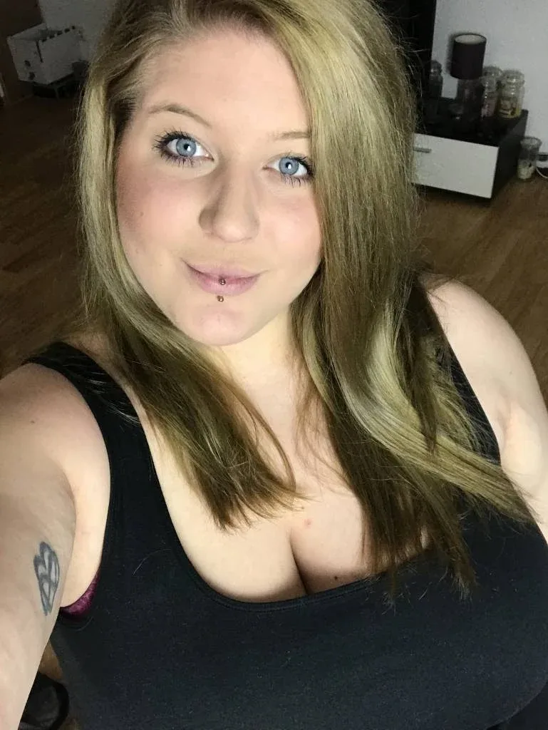 Betty Weber photo 1 — German, Blonde