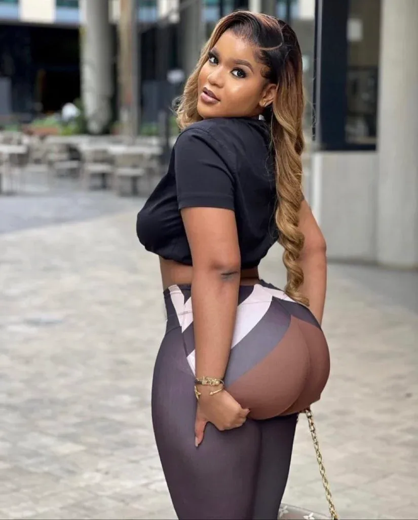 Beverly Tlhako photo 3 — Average, Brown