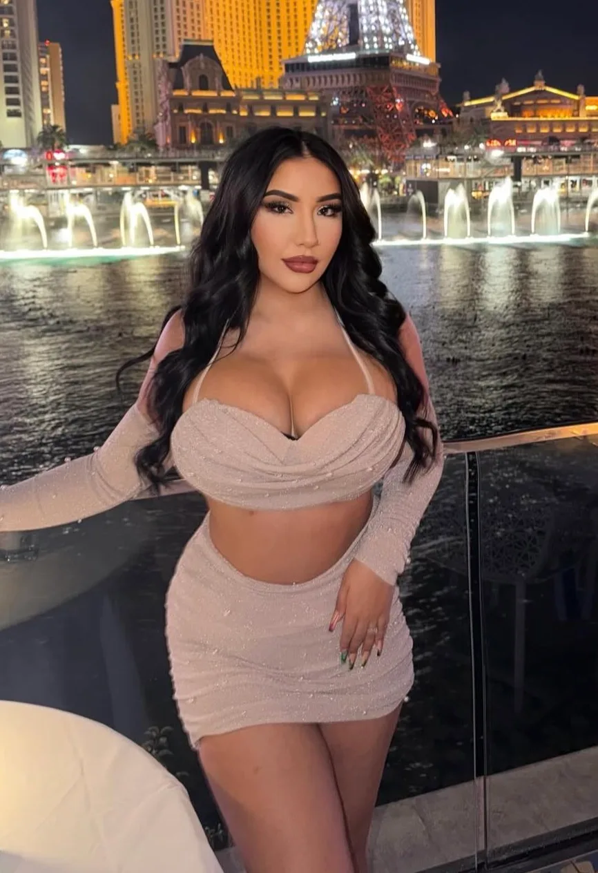 Bianka Abeyta photo 3 — Black, BBW