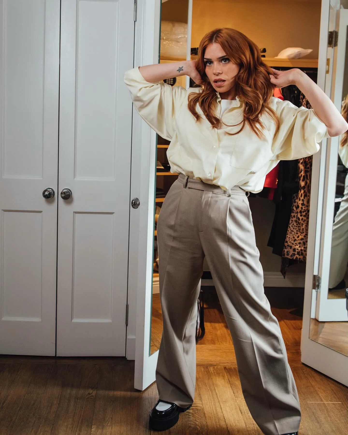 Billie Piper photo 8 — Brown, Average