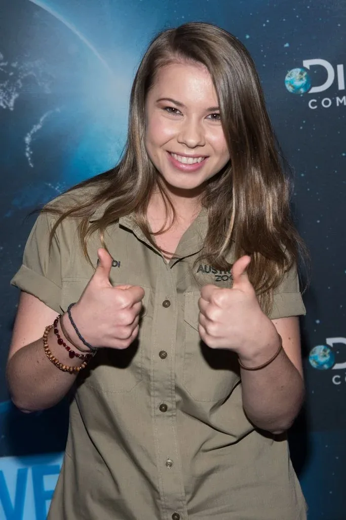 Bindi Irwin photo 14 — Brown, Average