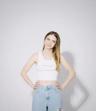 Bobbi Althoff photo 8 — Brown, Slim