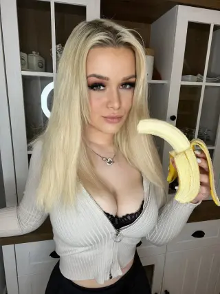 Bonny Lang photo 17 — Caucasian, Adult Model (former), Influencer