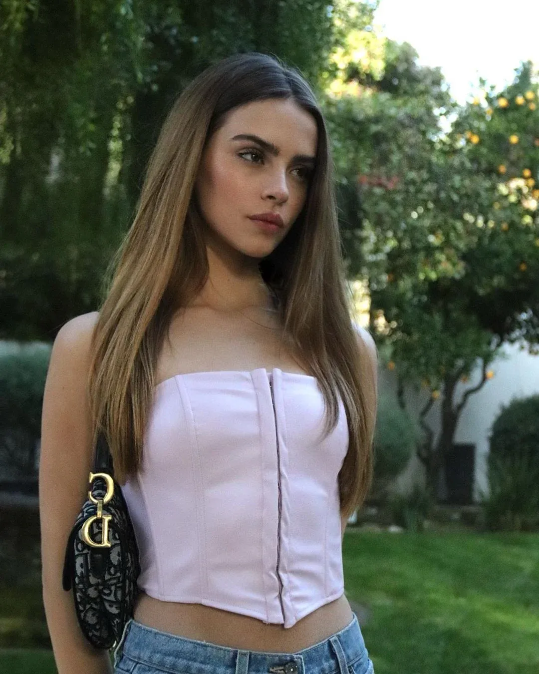 Bridget Satterlee photo 14 — Brown, Slim
