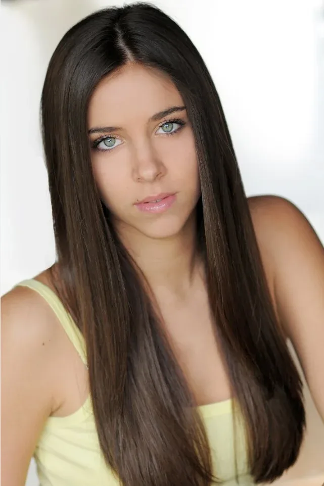 Brie Gabrielle photo 10 — Green, Caucasian
