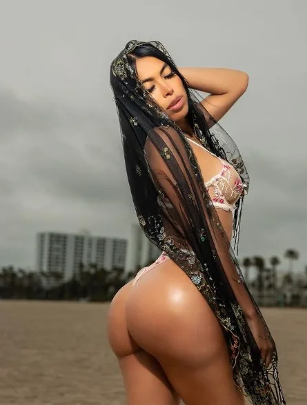 Brissa Dominguez photo 9 — Slim, Brown