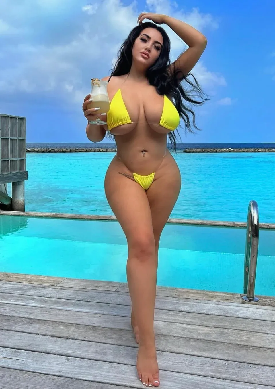 Brunettebabiii photo 23 — Caucasian, Adult Model, Plus Size Model