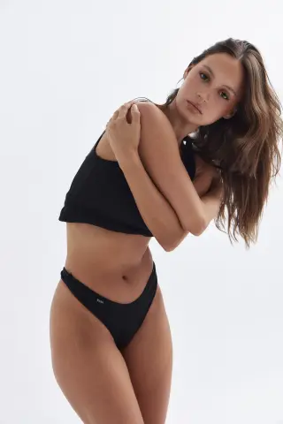 Brylee Turner photo 14 — Brown, Slim