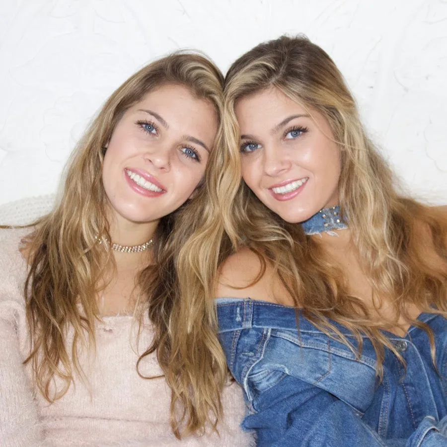 Caci Twins photo 9 — Average, Brown